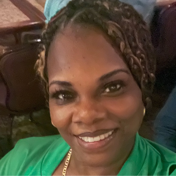 Meet your Posher, Lynette - Picture 2 of 2